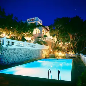 Pinos 2*, Cala de Sant Vicenc Spagna